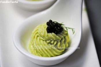  Ǥ   Avocado caviar 