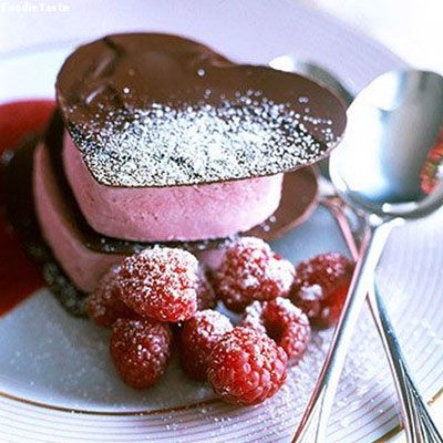 สูตรช็อคโกแล็ต ราสเบอร์รี่ นาโปเลี่ยน (Chocolate and Raspberry Heart Napoleons)