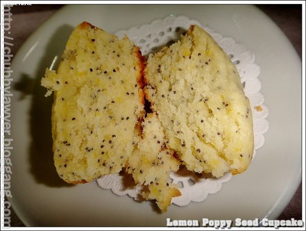 สูตรเลมอนป๊อบปี้ซีดคัพเค้ก (Lemon Poppy Seed Cupcake)