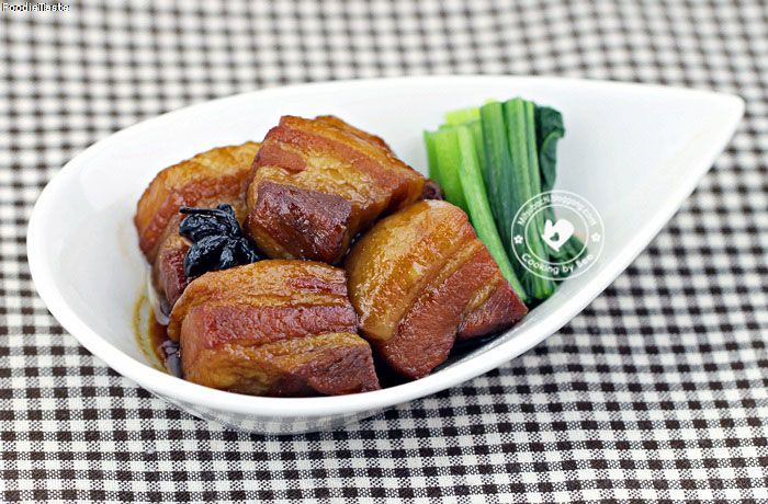 หมูสามชั้นต้มซีอิ้ว Braised Pork Belly