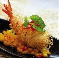 Deep fried wrapped shrimps with  noodle กุ้งโสร่ง