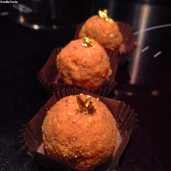 Besan Ladoo ขนมเบซันลาดู