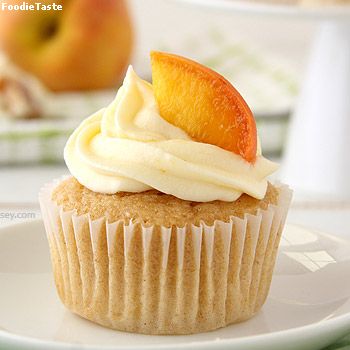 พีชแอนด์ครีม ชีสเค้กคัพเค้ก (Peaches 'N Cream Cheesecake Cupcakes)