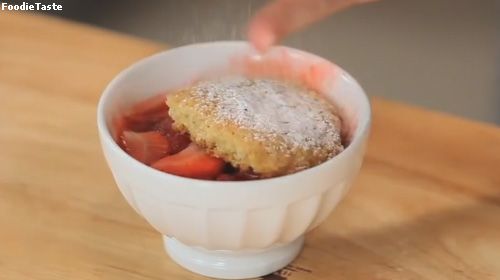 strawberry cobbler 