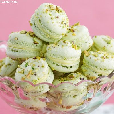 มาการองไส้ถั่วพิตาชิโอ - Pistachio macarons