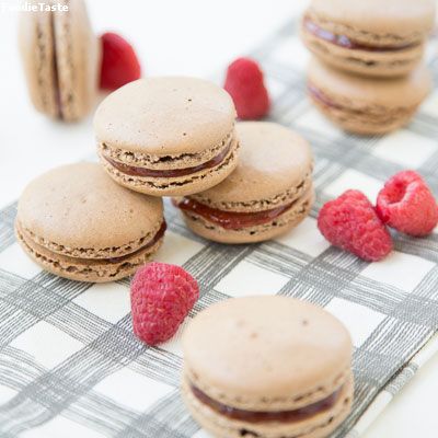 สูตรมาการองไส้ช๊อคโกแล็ตราสเบอร์รี่ - Chocolate Raspberry Macarons