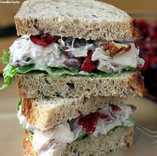 แซนด์วิชสลัดไก่และแครนเบอร์รี่ -Chicken Salad with Cranberries