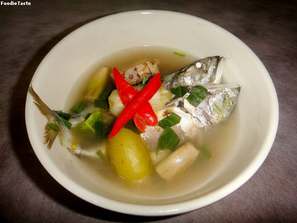 ปลาทูต้มมะดัน (Spicy mackerel with Madan clear soup)