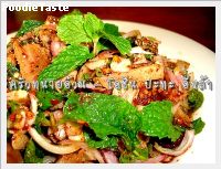 สูตรโอชิน ปะทะ คำหล้า (Japanese marinated pork neck spicy salad northeastern style)