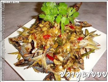 ปลาทูแซ่บบบ (Spicy mackerel in chili and garlic sauce)