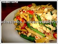 สูตรกะเพราะหน่อไม้สุขใจ(Spicy stir fried tofu, preserved bamboo shoot and holy basil)