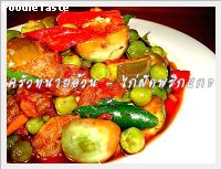 ไก่ผัดพริกแกง (Stir fried chicken and curry paste)