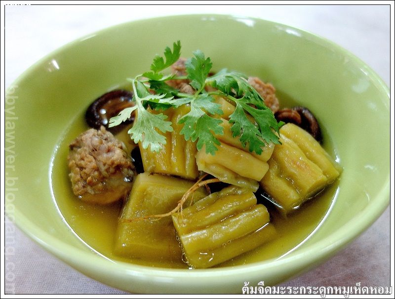 ต้มมะระกระดูกหมูเห็ดหอม  (Bitter gourd with pork spare rib soup)