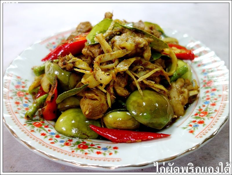 สูตรไก่ผัดหน่อไม้เส้น (Stir fried chicken with Southern curry paste)