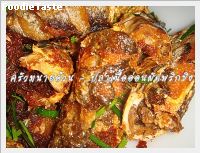 สูตรปลาเนื้ออ่อนผัดพริกขิง (Fried whisker sheat fish with priking paste and kaffir lime leaves)