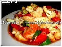 สูตรผัดดอกกะหล่ำพริกหวานกับกุ้ง (Stir fried cauliflower, capsicum and prawn)