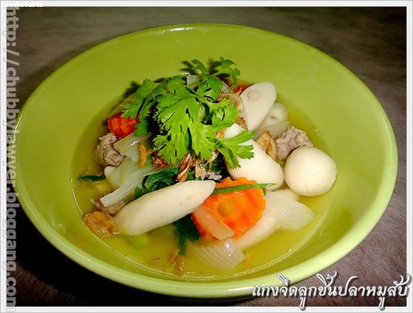 ต้มจืดลูกชิ้นปลาหมูสับ (Minced pork and fish balls soup)