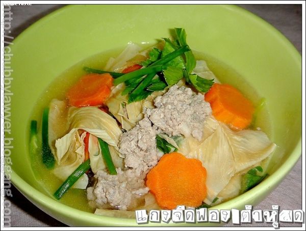 แกงจืดฟองเต้าหู้หมูสับ (Tofu paper and minced pork clear soup)