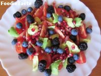สลัดมะเขือเทศรูปหัวใจกับอโวคาโด (Tomato Berry avocado salad)