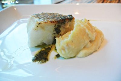 ปลาหิมะย่างสไตล์อิตาเลี่ยน หนังกรอบ : โปรโมชั่น อาหารอิตาเลียน ซันเดย์ บรั๊นซ์ ที่ห้องอาหารอิตาเลี่ยน ลา ทาโวลา